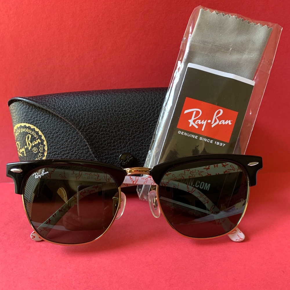 Ray-Ban clubmaster sunglasses black / red logo